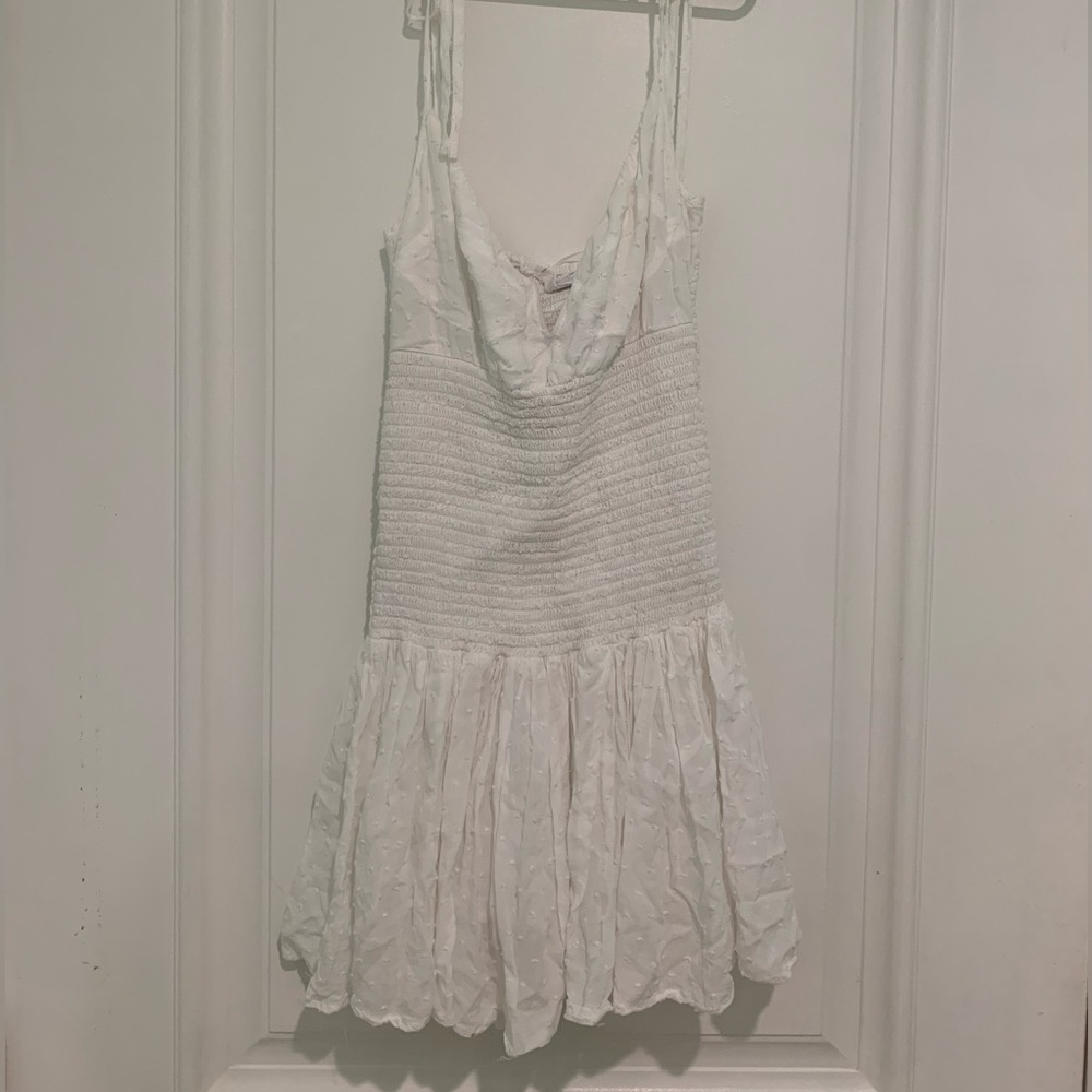 Isabelle’s Cabinet White Ruffle Beach Girl Next Door Summer White Dress - Picture 7 of 7